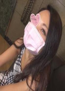 年轻妻子被带进房间，男人用阴茎玩弄她白皙、美丽的胸部。男人深入她的子宫并在里面射精。