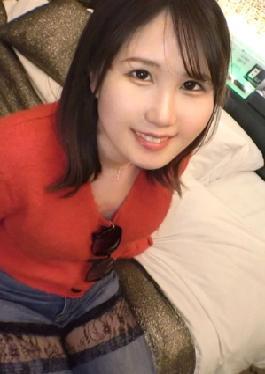 SIRO-5467 她或许长得像个孩子，但内心却是非常性感的成年护士。她还活跃在色情直播中，现在终于在镜头前进行性行为！你可以看到她吮吸阴茎时融化的表情，以及经历六个月无尽的戳击后展现的高潮表情！第一次在网上申请AV体验拍摄2348。